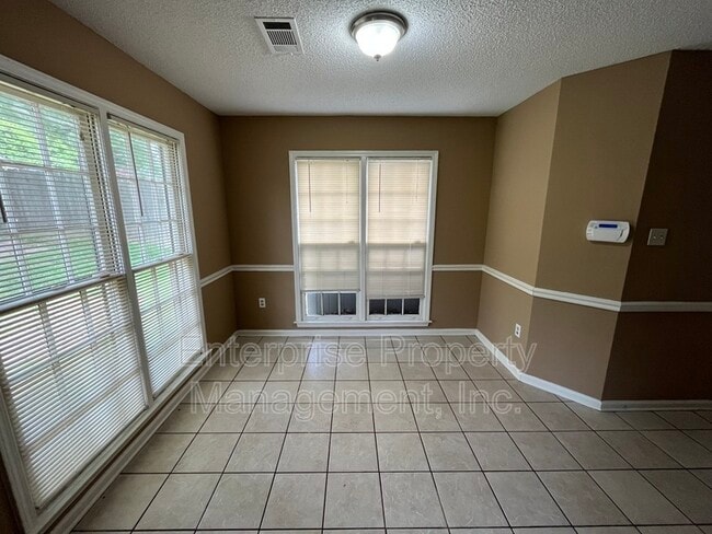 Building Photo - 5503 Kindle Creek Dr