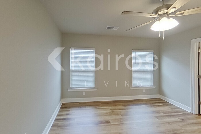 Building Photo - 13751 Pinyon Dr