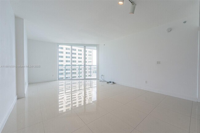 Building Photo - 335 S Biscayne Blvd