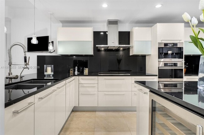 Building Photo - 17121 Collins Ave