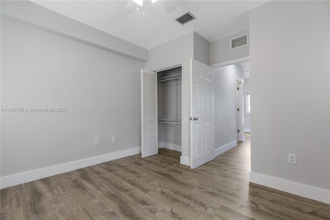 Building Photo - 1421 SW 3rd St