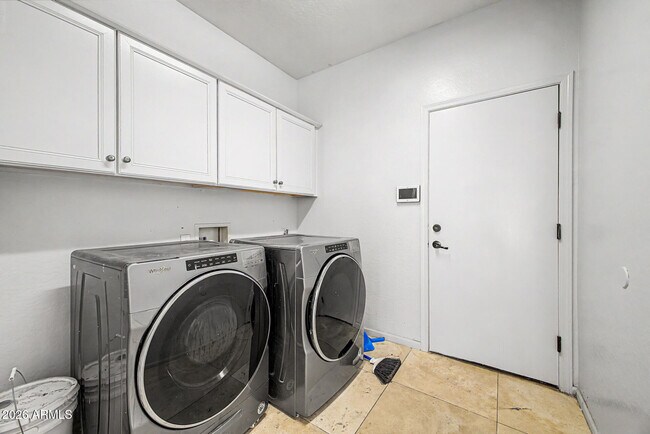 Building Photo - 29601 W Columbus Ave