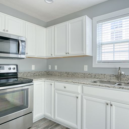 Building Photo - 700 Twisted Oak Dr NW