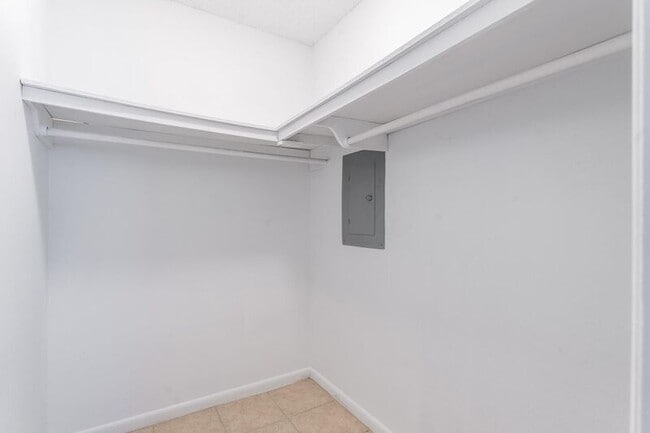 Building Photo - 600 W Olive St