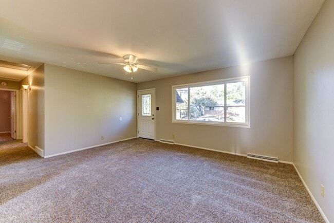 Building Photo - Beautiful and LARGE 4 bed 3 bath Home in Desirable Table Mesa Neighborhood with Full Basement.