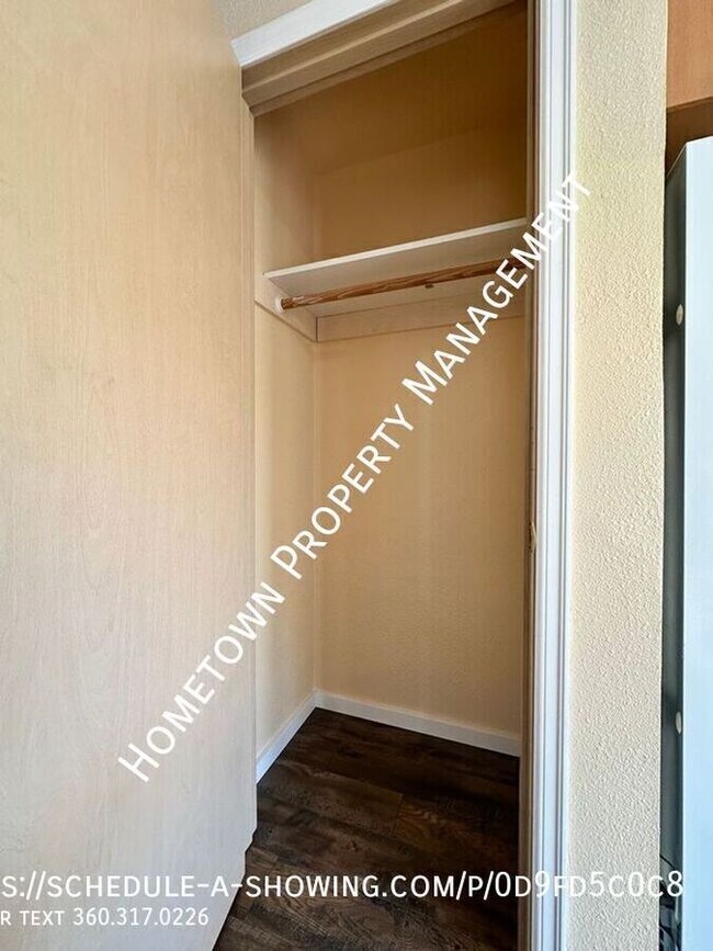Building Photo - 1409 Hensley St NE