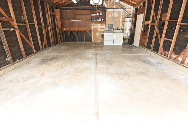 Building Photo - Santa Teresa Bungalow 2/1, Large Yard
