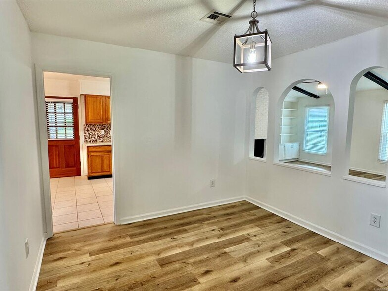 Building Photo - 2311 Cottingham Dr