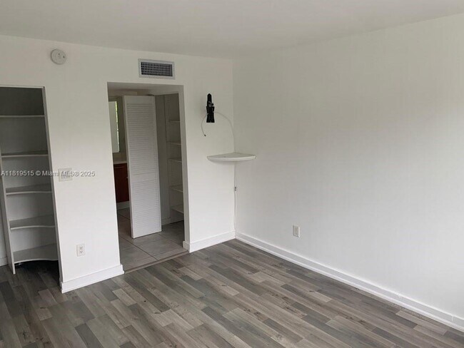 Building Photo - 750 NE 64th St