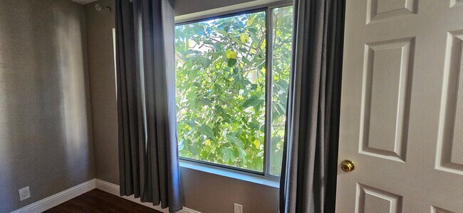 Building Photo - 2010 18th St