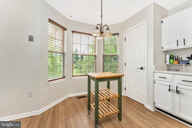 Building Photo - 7115 Oberlin Cir