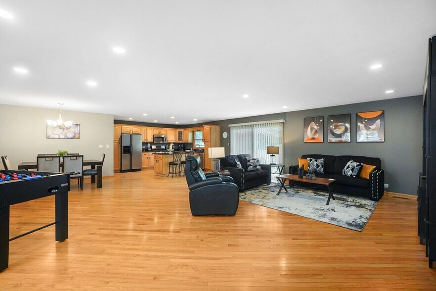 Building Photo - 242 Banbury Ave