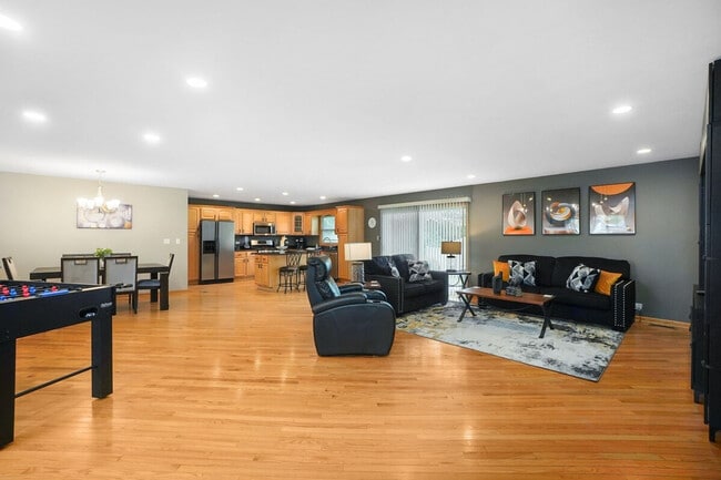 Building Photo - 255 Banbury Ave