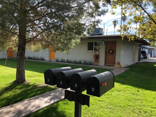 Building Photo - 2103 S Granada Dr