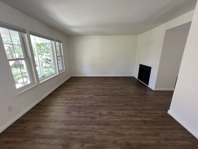 Building Photo - 7052 E Briarwood Dr