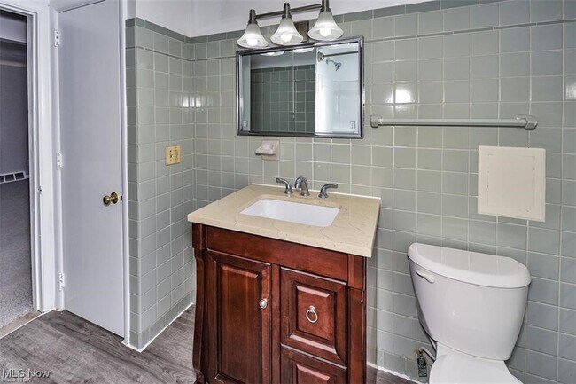 Building Photo - 2346 Westmoor Rd