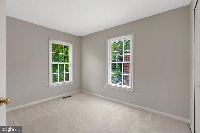 Building Photo - 5964 Norham Dr