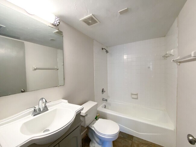 Building Photo - Campus Edge #201