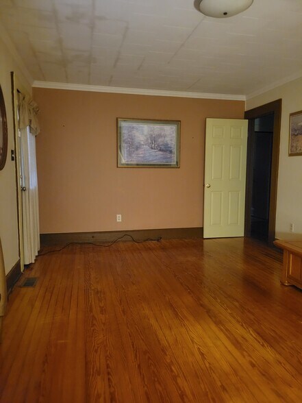 Building Photo - 206 N McCaskey Rd