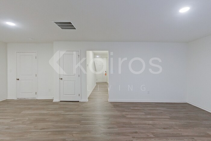 Building Photo - 12 Marbury Dr