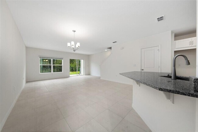 Building Photo - 2810 Raindrop Run St