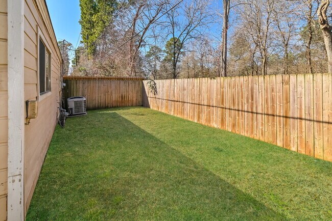 Building Photo - 13010 Ravensway Dr