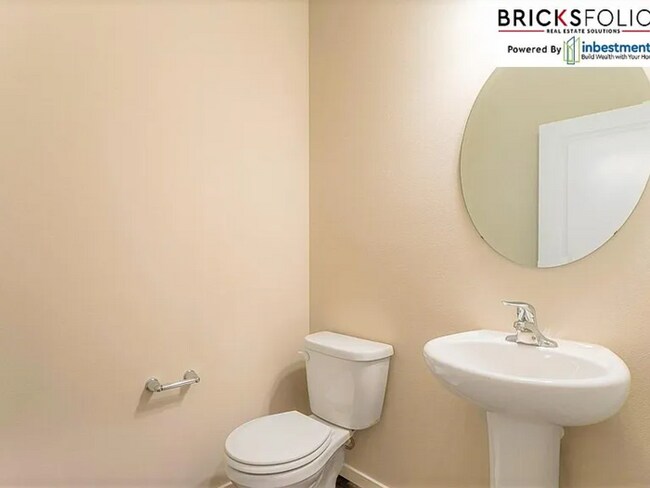 Building Photo - Puyallup's Hidden Gem: Experience the Warm...