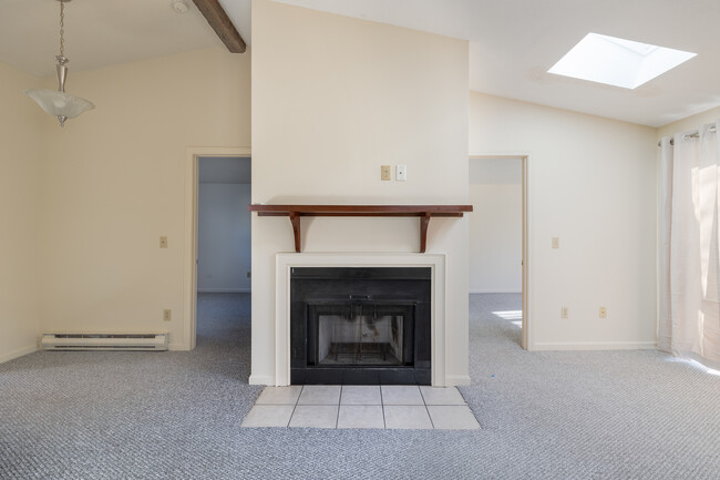 Building Photo - 335 S Pier Rd
