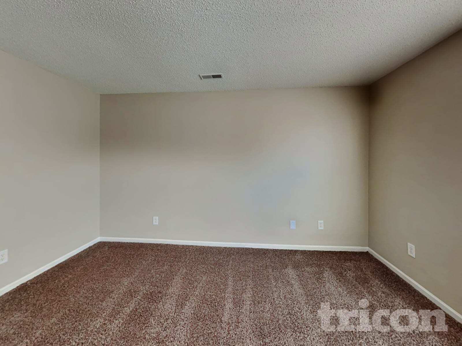 Building Photo - 2220 Lakecrest Dr