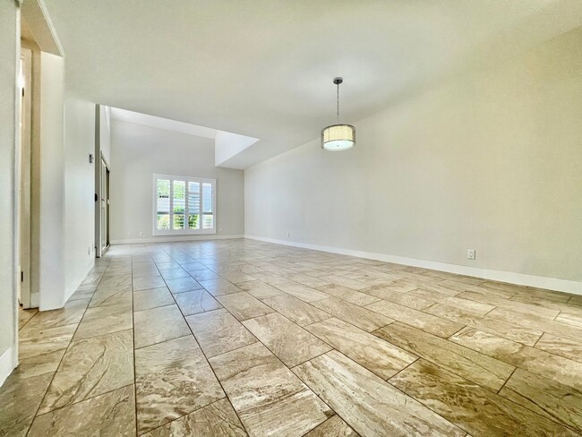 Building Photo - AVAILABLE NOW! 2 Bedroom / 2 Bathroom Cond...