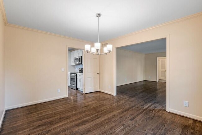 Building Photo - NW, Updated, Wood Floors, SS Appl., Den, Dining Roon, Sun Room, Finished Basement, Fenced!