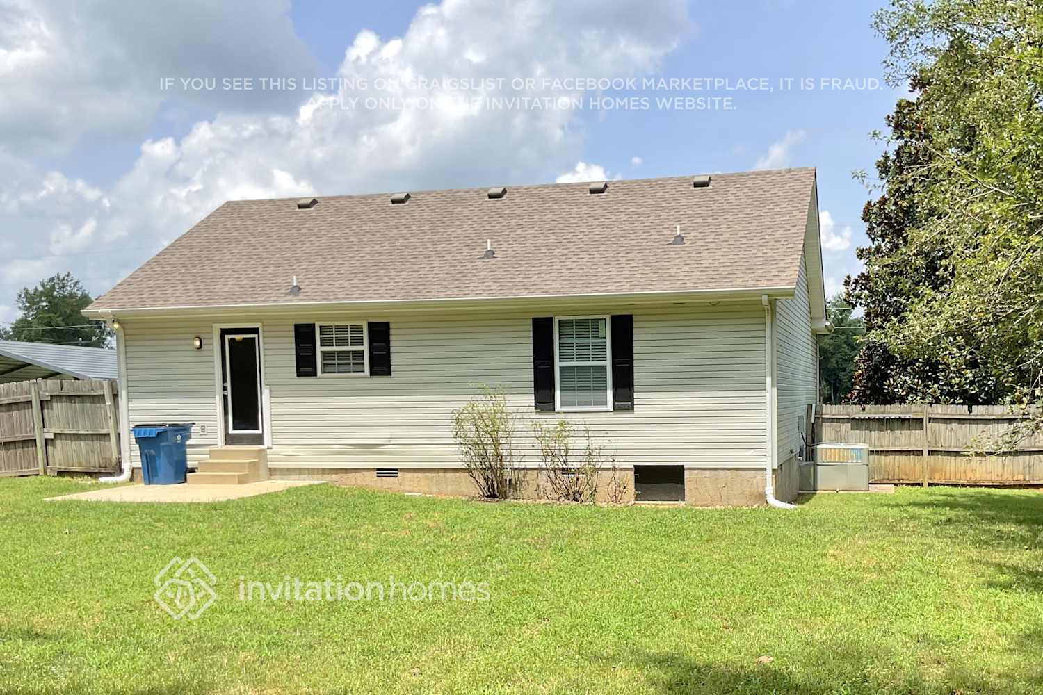 Building Photo - 325 Royal Garden Dr