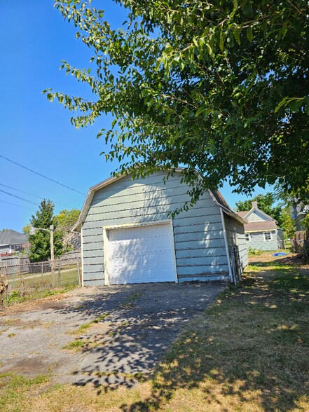 Building Photo - 801 S North St