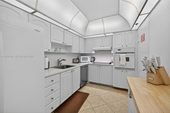 Building Photo - 3801 S Ocean Dr