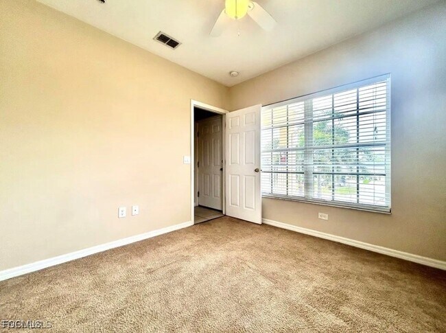 Building Photo - 909 SW 47th Terrace