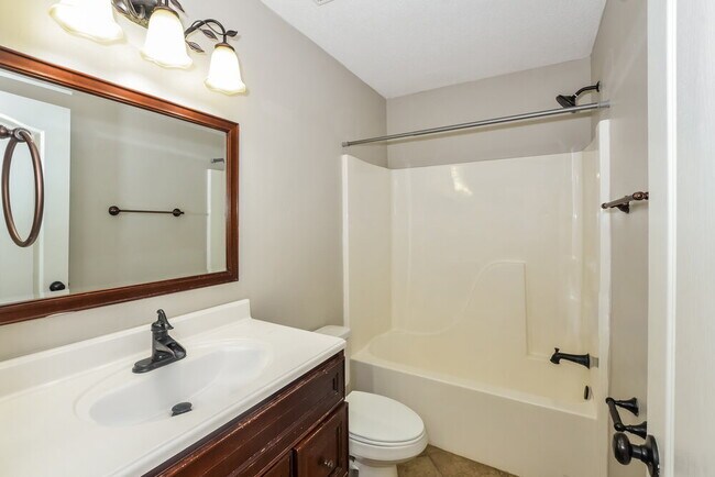 Building Photo - 2104 Eubanks Ln