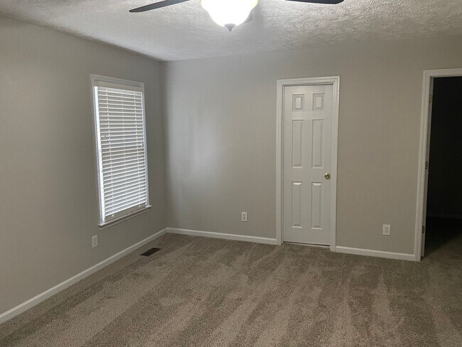 Building Photo - 4 Bedroom Ranch near Fort Bragg