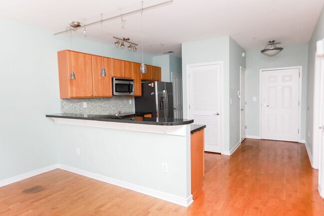 Building Photo - Downtown Norfolk Condo
