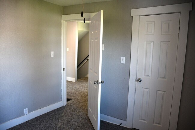 Building Photo - NEW LISTING!! 3 Bedroom House