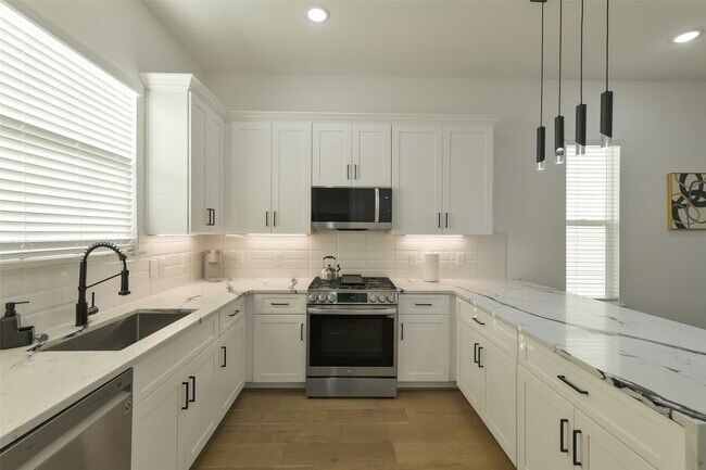 Primary Photo - 316 Thornton Rd