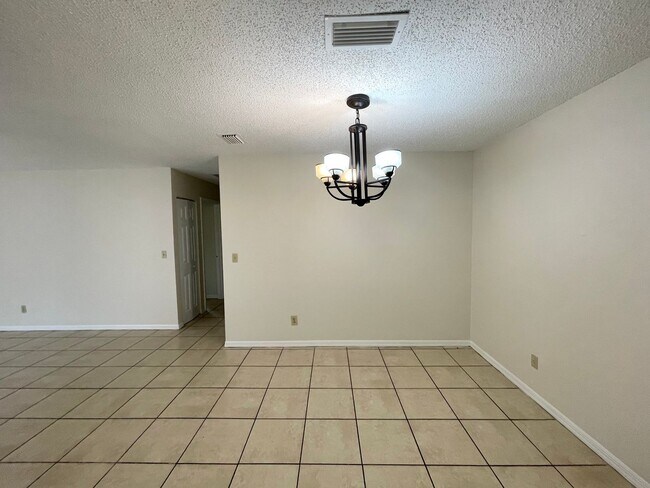 Building Photo - 2 Bedroom. 2 Bath Duplex on 14th Street