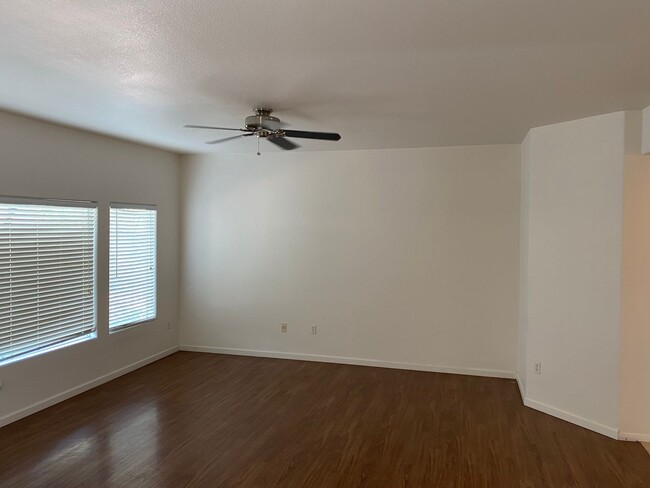 Building Photo - Summerlin!!! Gated!! Downstairs unit!! Tan...