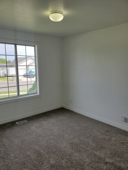 Building Photo - 4785 Dorilee Dr