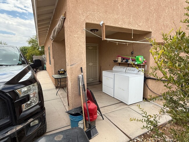 Building Photo - Casa en San Luis AZ with included utilitie...
