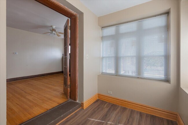 Building Photo - 1448 E 72nd Pl
