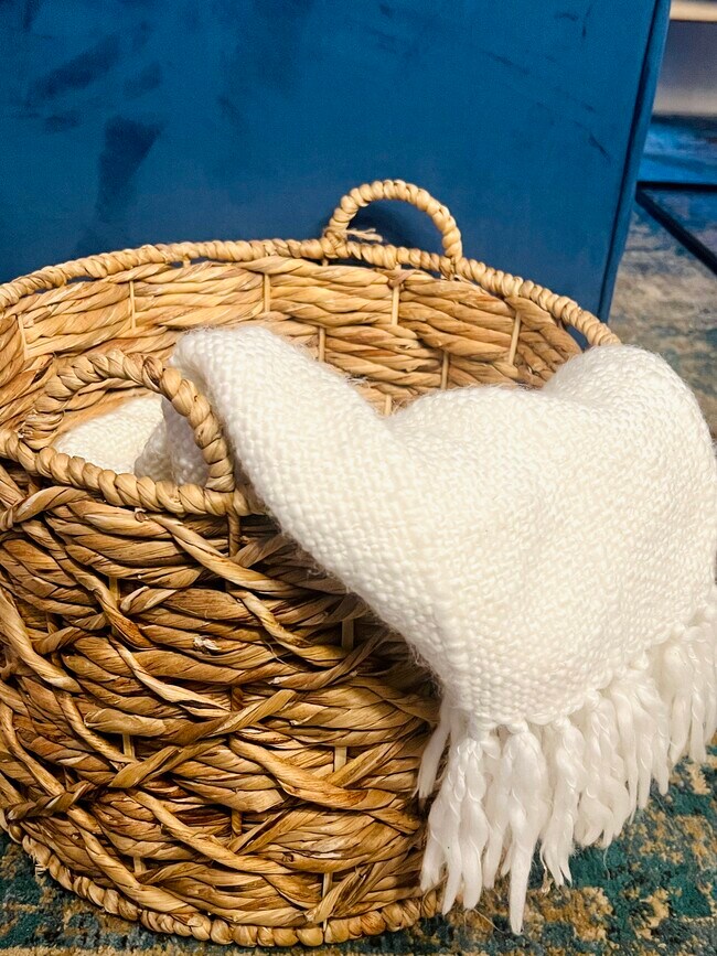 Building Photo - 4041 E Camelback Rd