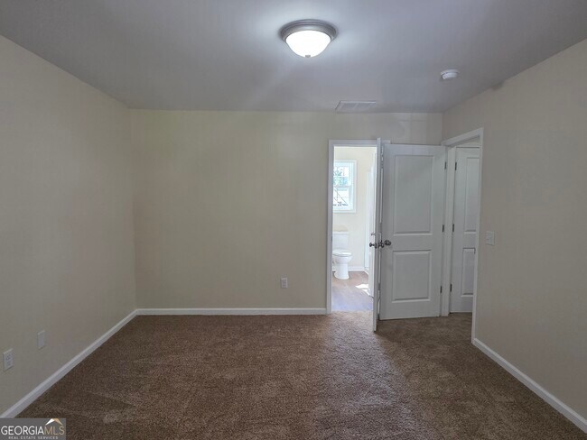 Building Photo - 113 Towne Pk E Dr