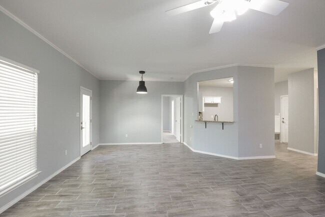 Building Photo - Inviting 4/BR 2/BA Home with Open Layout and Natural Light