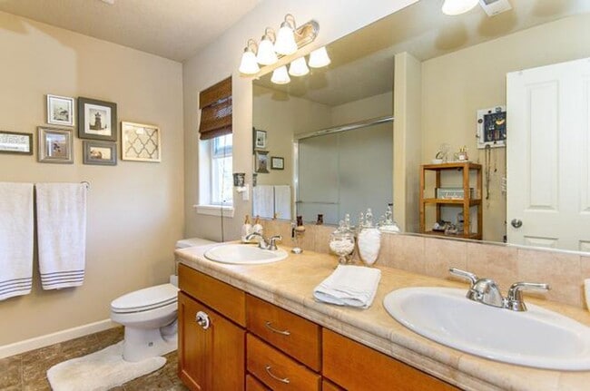 Building Photo - Great four bedroom home in Beaverton!