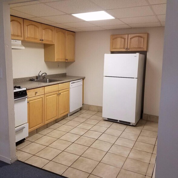 Building Photo - 16 Glenville Ave